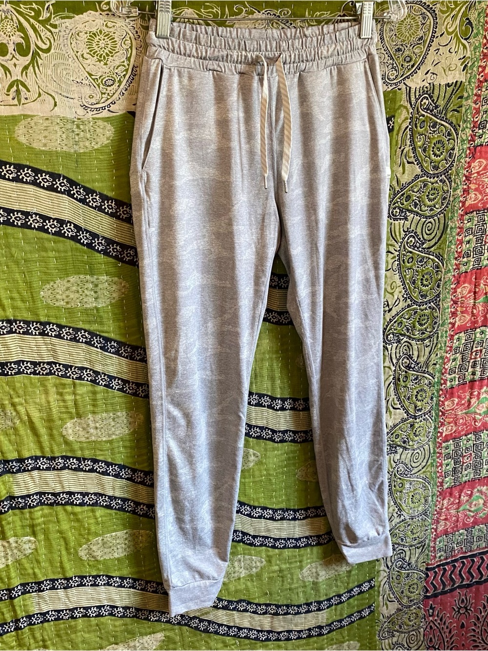 Vuori Gray Camouflage Performance DreamKnit Jogger Extra Extra Small Athleisure - Picture 7 of 15